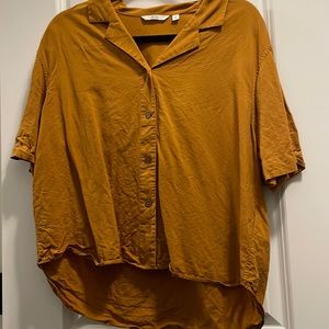 Uniqlo cropped button down